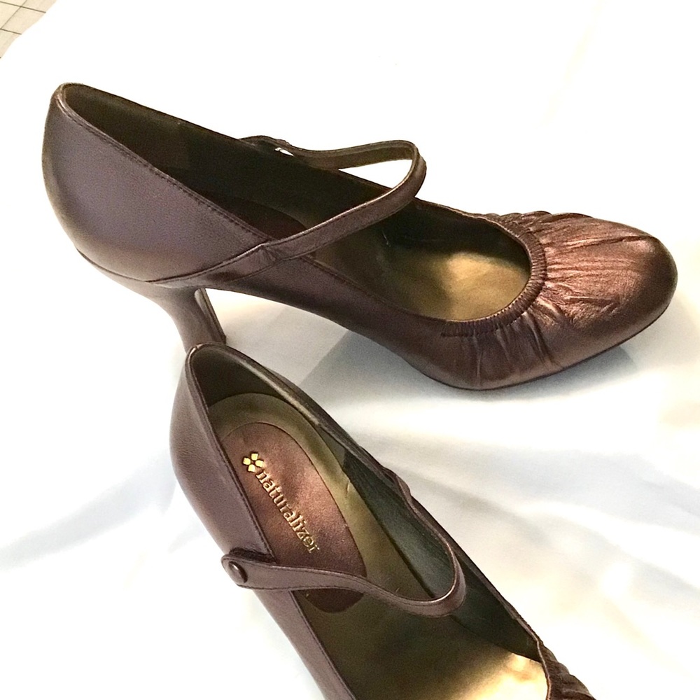 Bronze Mary Janes 10M